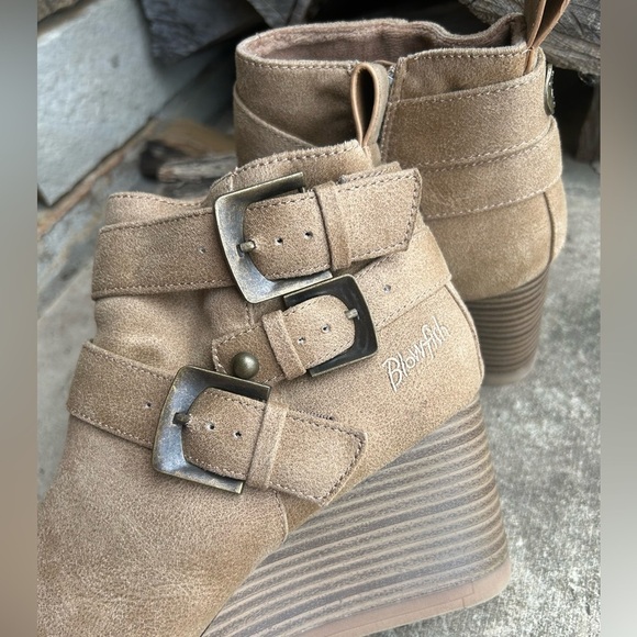 Blowfish Malibu Pomela booties in almond oil vegan light tan suede Sz-9.5. H - Picture 6 of 10